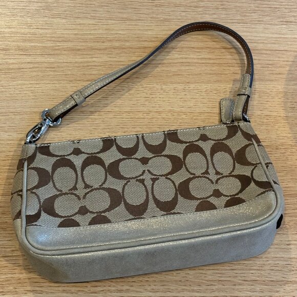 Coach - Picture 3 of 6